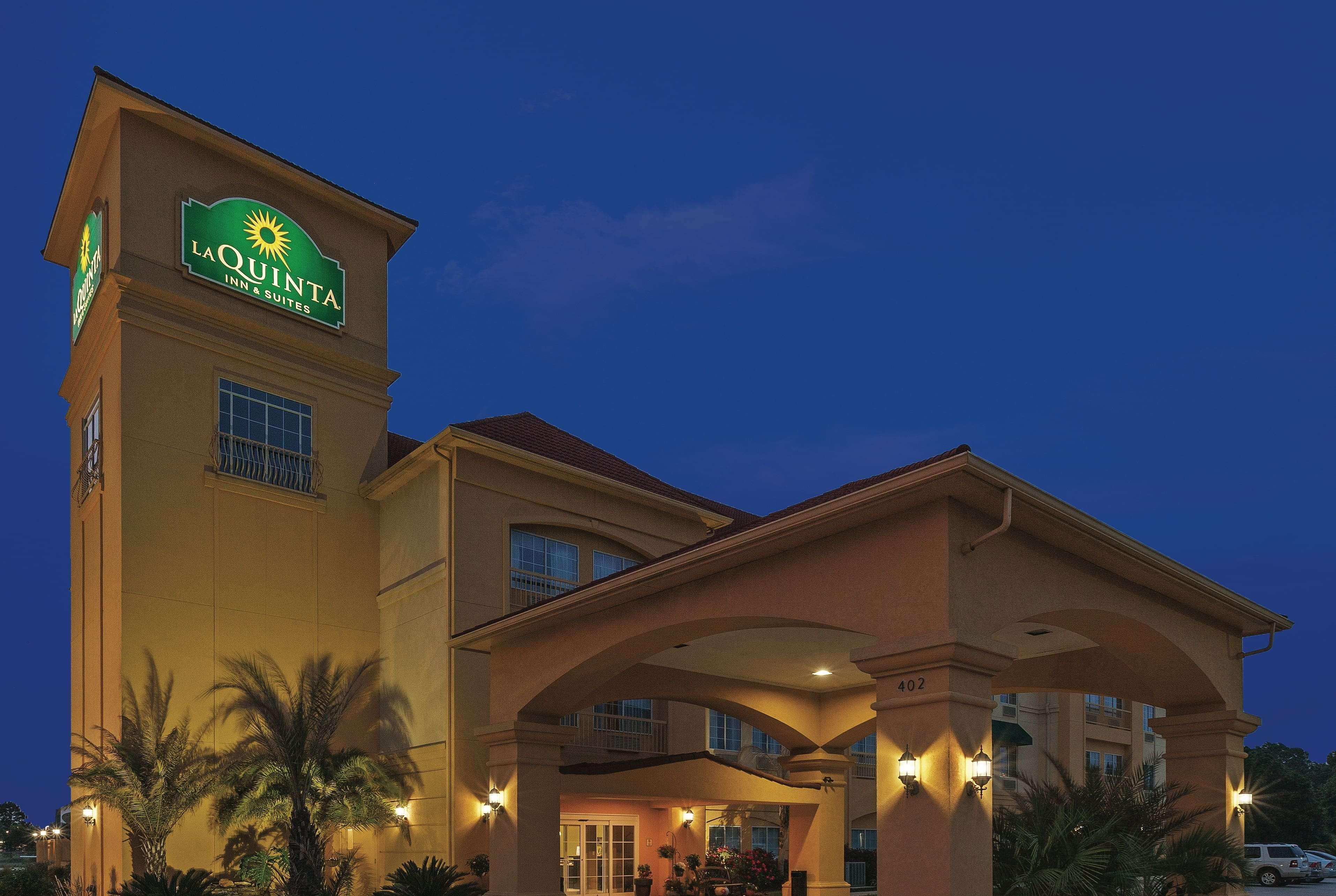 La Quinta By Wyndham Livingston Hotel Exterior photo